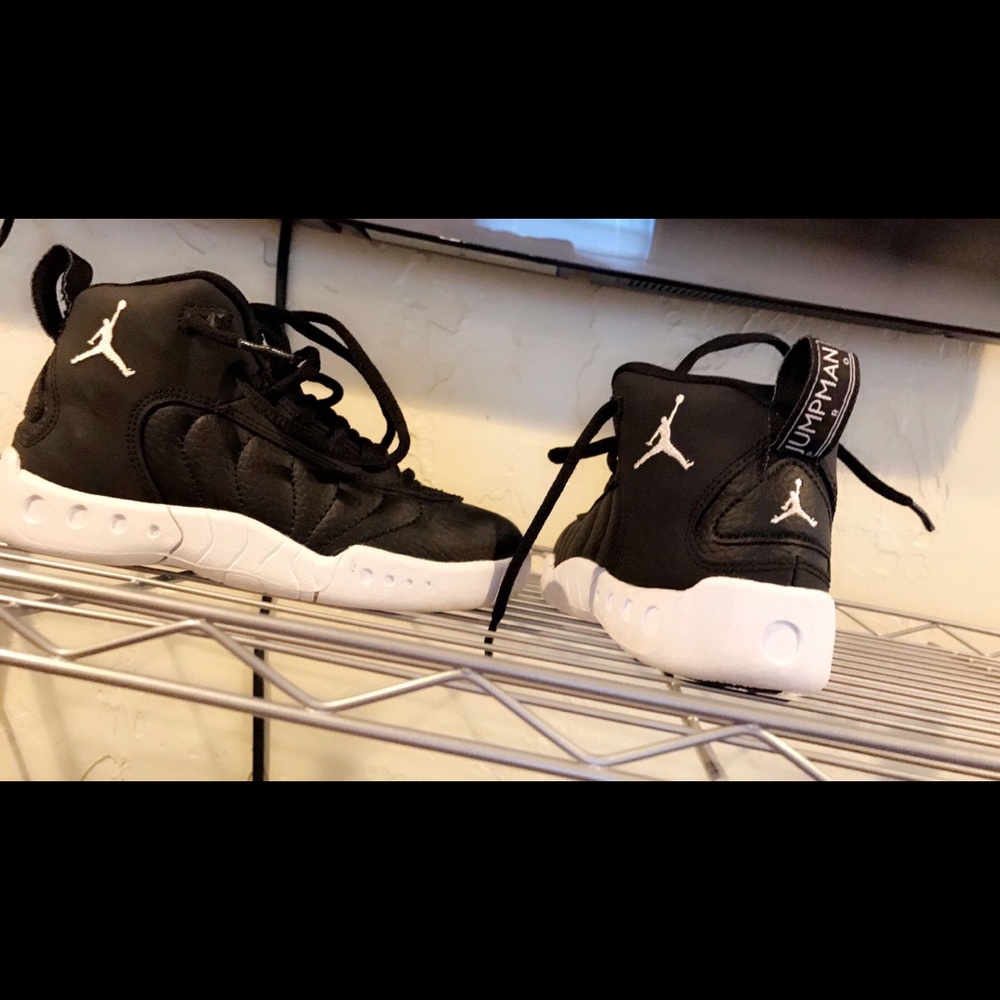 Brand new boys Jordan’s never been worn size 11.